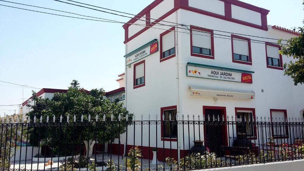 Aqui Jardim building in Reguengos de Monsaraz, Portugal